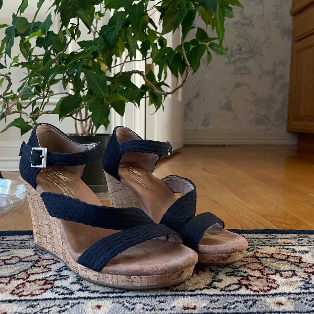 toms heeled sandals !!
